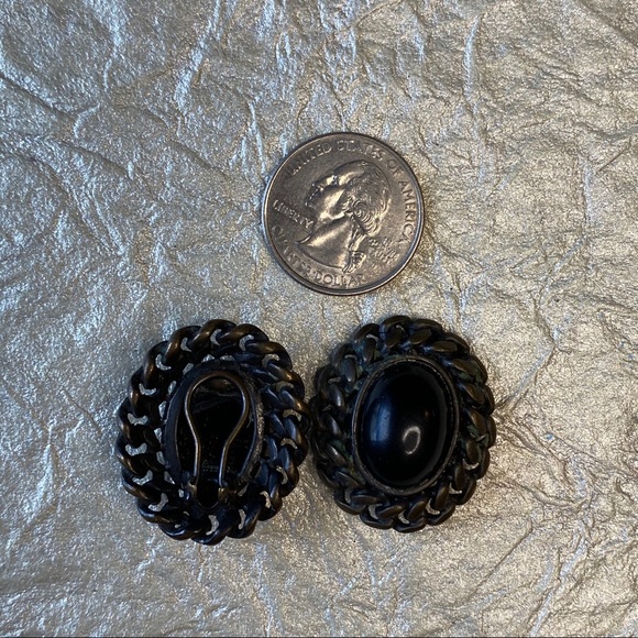 Vintage Black Oval in Chain Metal Clip On Earrings - Picture 6 of 6